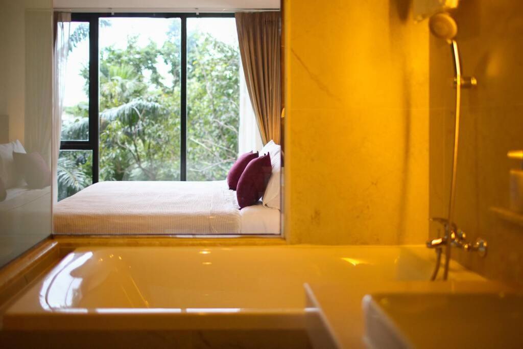 Specious Luxury 2 Bedrooms Apt. チエンマイ エクステリア 写真