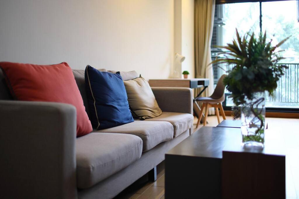 Specious Luxury 2 Bedrooms Apt. チエンマイ エクステリア 写真