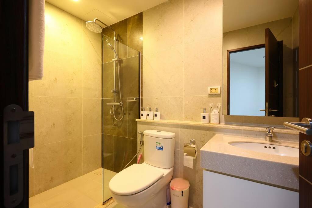 Specious Luxury 2 Bedrooms Apt. チエンマイ エクステリア 写真