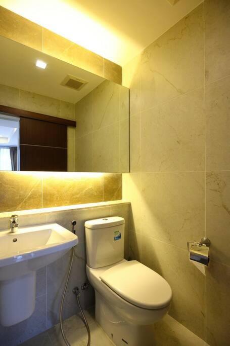 Specious Luxury 2 Bedrooms Apt. チエンマイ エクステリア 写真