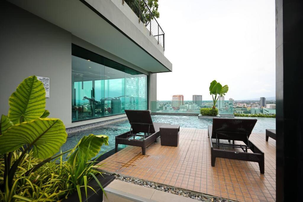 Specious Luxury 2 Bedrooms Apt. チエンマイ エクステリア 写真